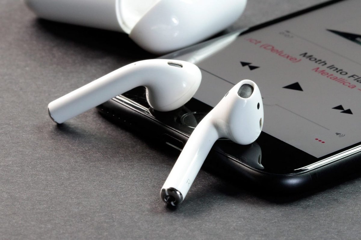 Беспроводные наушники AirPods для iPhone